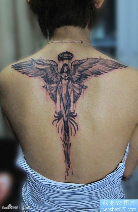 女人后背流行前卫的天使翅膀纹身图片
