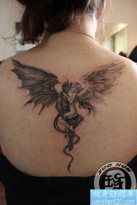 后背流行经典的天使与恶魔纹身图片