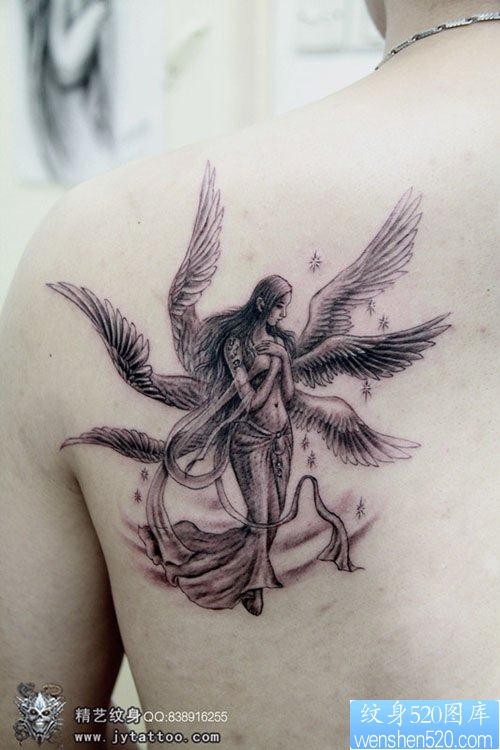 男生肩背经典的六翼天使纹身图片