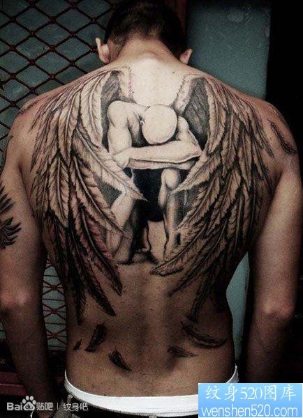 男生背部经典很酷的天使翅膀纹身图片