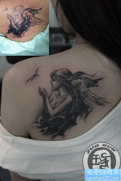 女人肩背好看的天使翅膀纹身图片