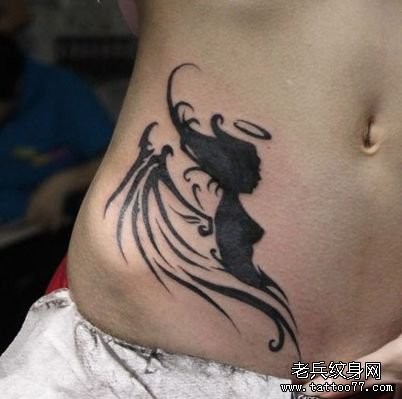 女人腹部好看的图腾天使纹身图片