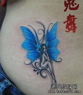 女人腰部精美的一张精灵翅膀纹身图片