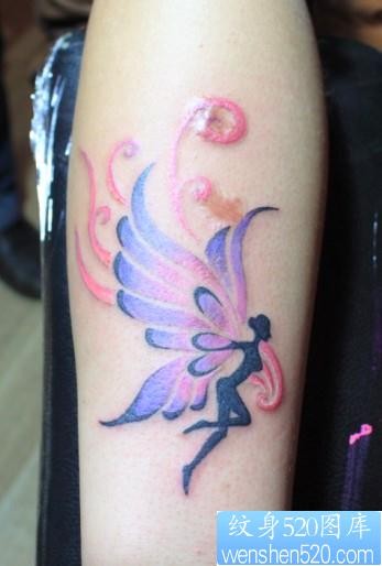 手臂一张彩色精灵翅膀纹身图片