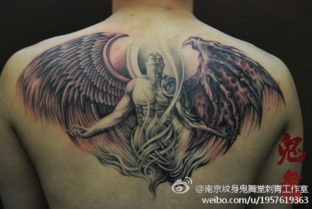时尚的背部守护天使纹身