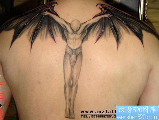 背部帅气的守护天使纹身图片