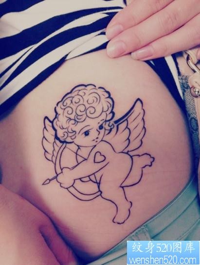 女孩子臀部小天使丘比特纹身图片