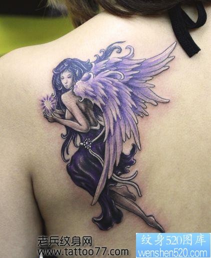流行经典的美女背部天使纹身图片