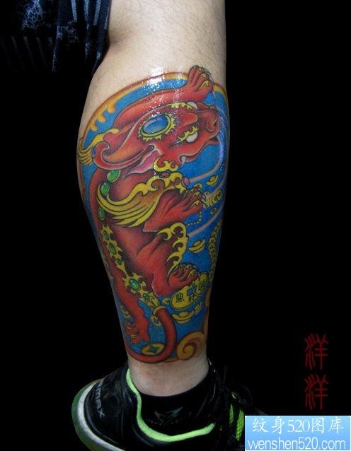 腿部好看漂亮的彩色招财神兽貔貅纹身图片