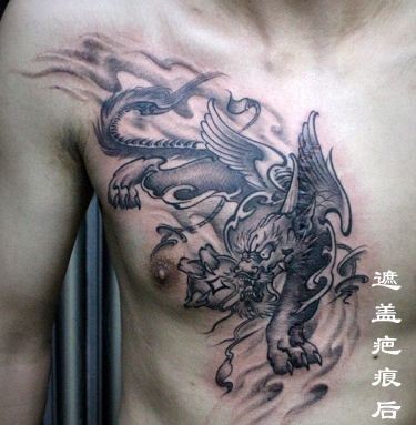 胸部超酷的招财神兽貔貅纹身图片