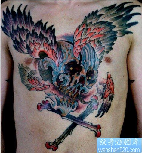 胸口上一张school风格骷髅翅膀纹身图片
