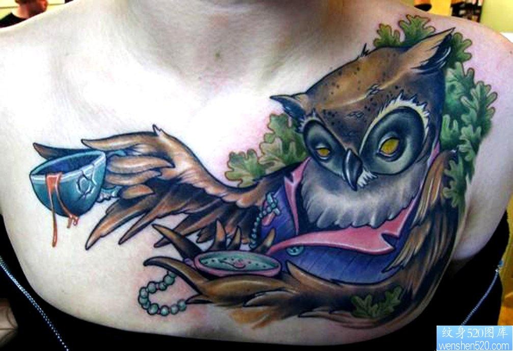 胸口上一张流行猫头鹰纹身图片