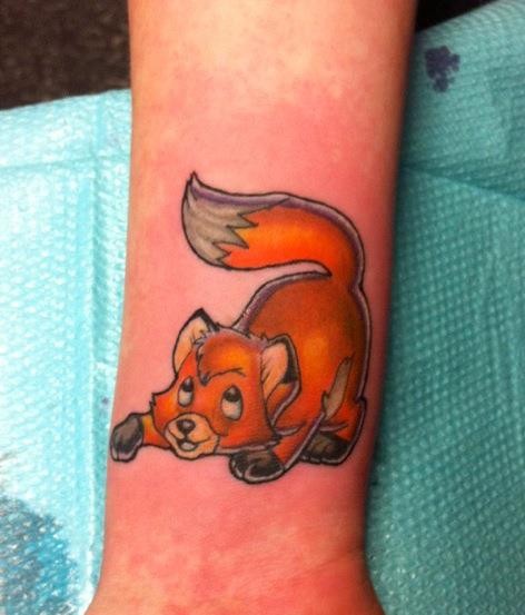 手腕可爱的狐狸纹身