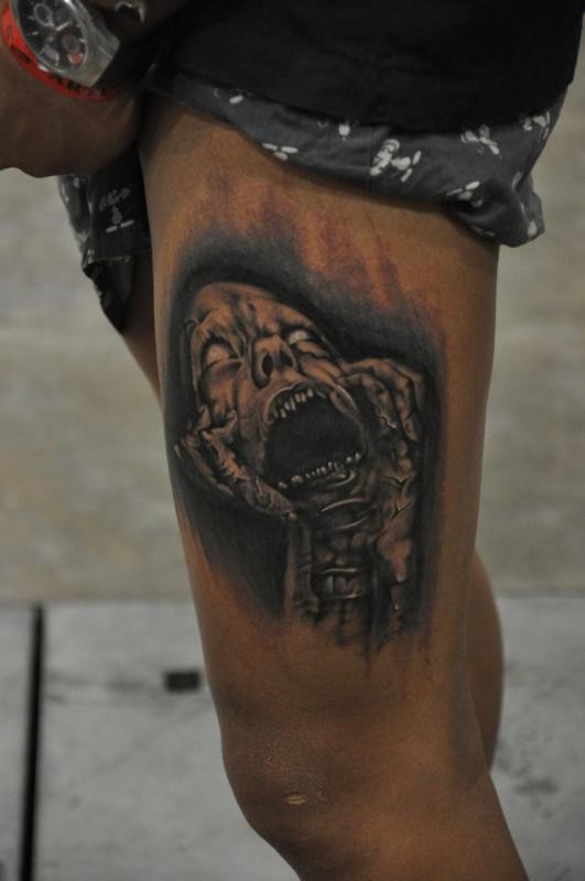 男士腿部膝盖恐怖人物头像纹身图案