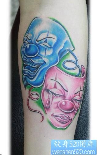 女性纹身图片：手臂彩色面具纹身图案