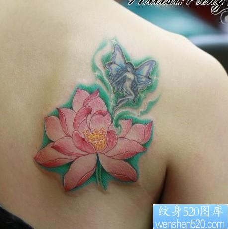 女性纹身图片：肩部彩色莲花精灵纹身图案