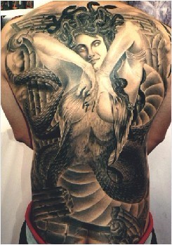 背部一款美女纹身图案