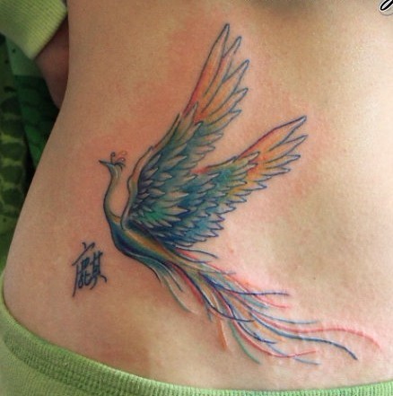 女性纹身图片：腰部彩色小鸟凤凰纹身图案