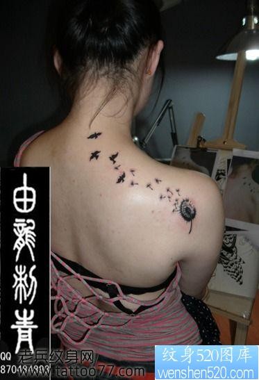 流行时尚的蒲公英小鸟纹身图片