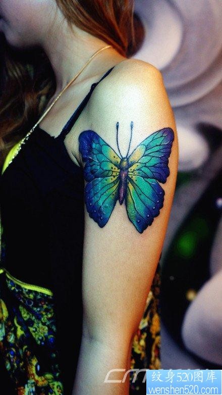 女人手臂漂亮时尚的蝴蝶纹身图片