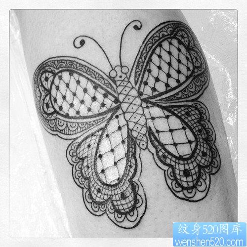 一张流行精美的蕾丝蝴蝶纹身图片