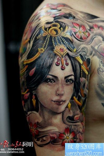 大臂上一张古典美女纹身作品