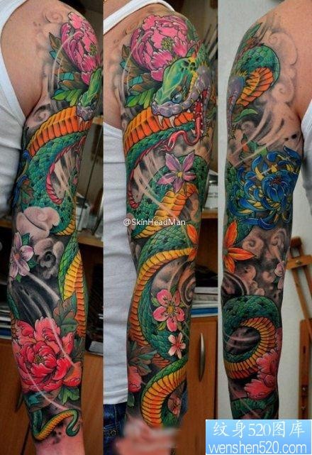 超酷的一张花臂蛇纹身图片