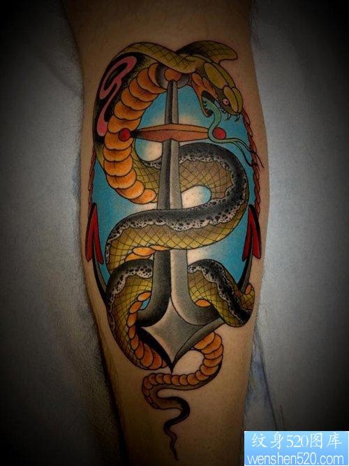 腿部流行经典的船锚与蛇纹身图片