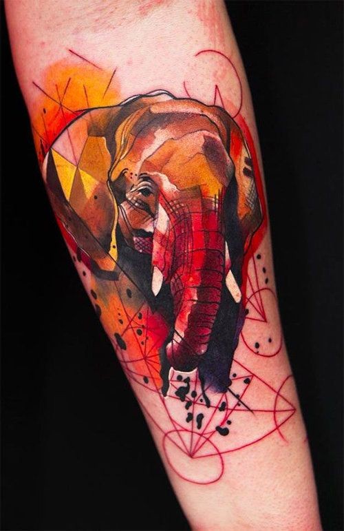 手臂上一款抽象的大象纹身