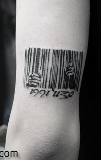 手臂流行经典的条形码纹身图片
