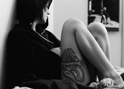 女人大腿龙刺青