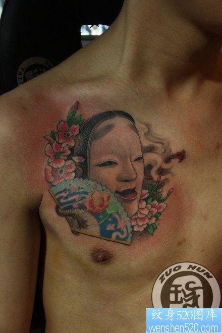 男生前胸经典的日本面具纹身图片