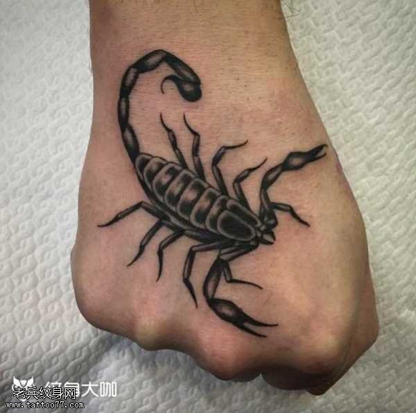 手背上蝎子纹身图案