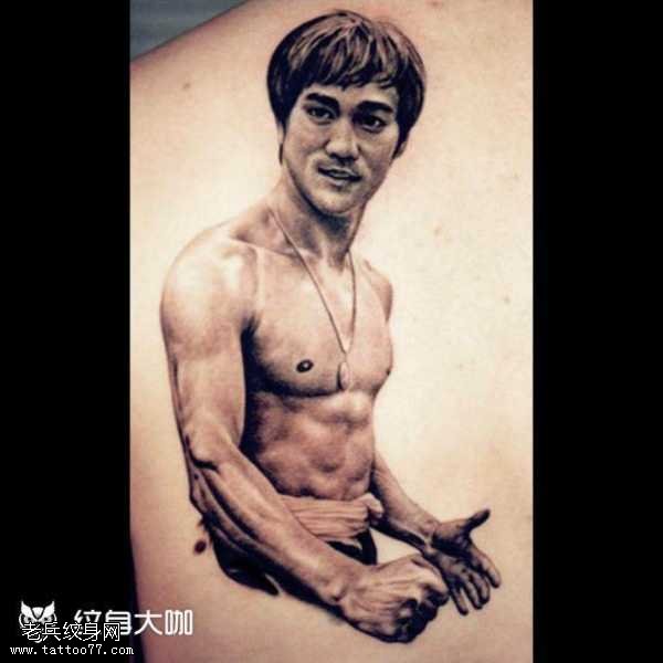 背部武圣李小龙写实肖像纹身图案