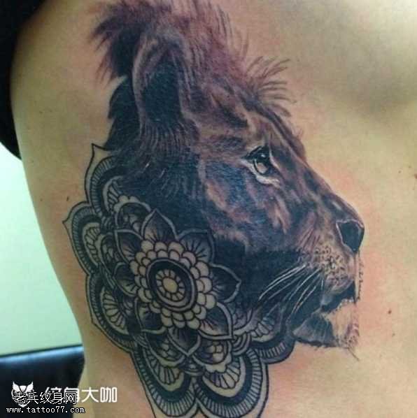 狮子与梵花纹身图案