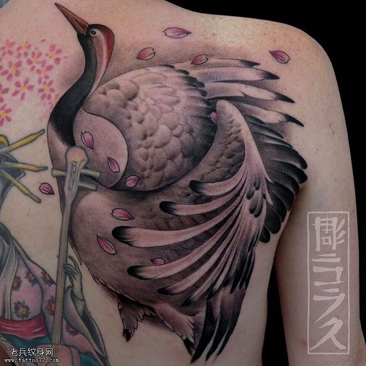 背部彩绘艺妓鹤纹身图案
