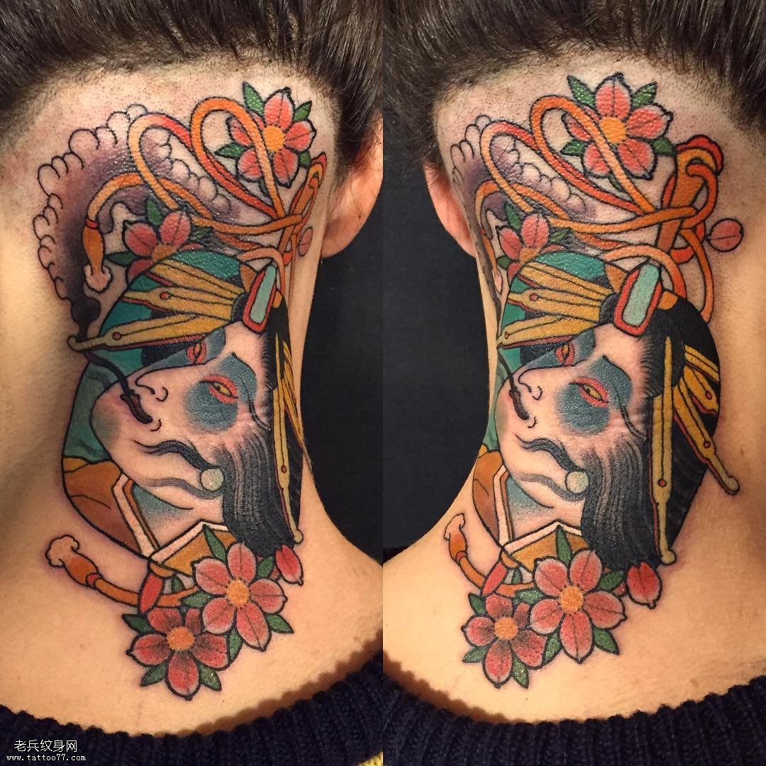 脖子上个性的樱花艺妓纹身图案