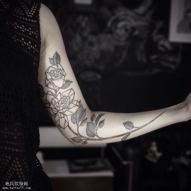 大臂黑色线条几何玫瑰花纹身图案