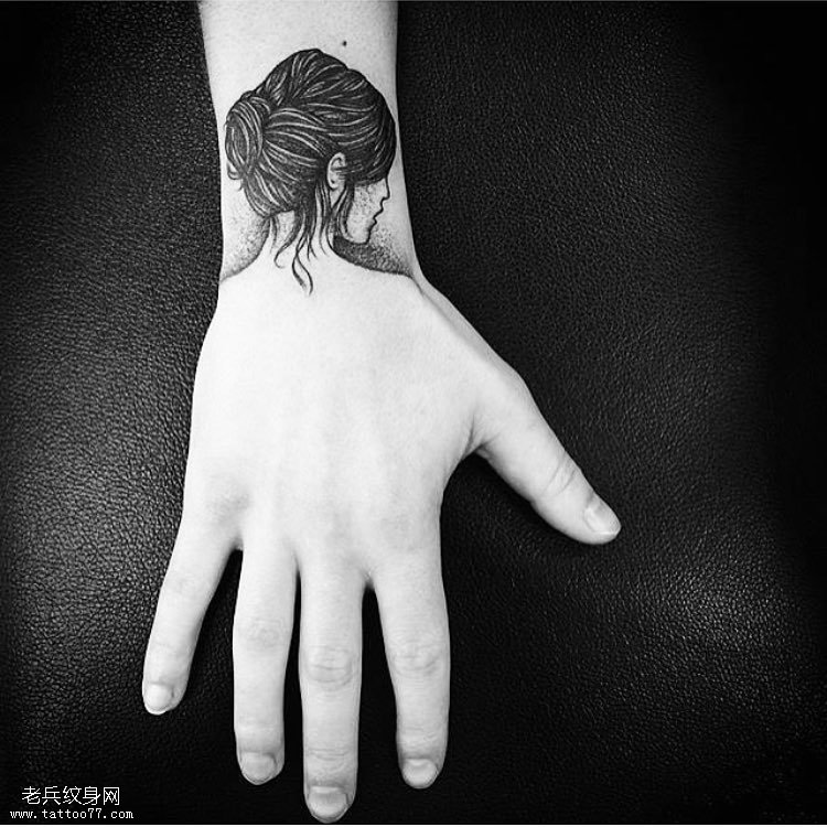 手腕女生背影头像纹身图案