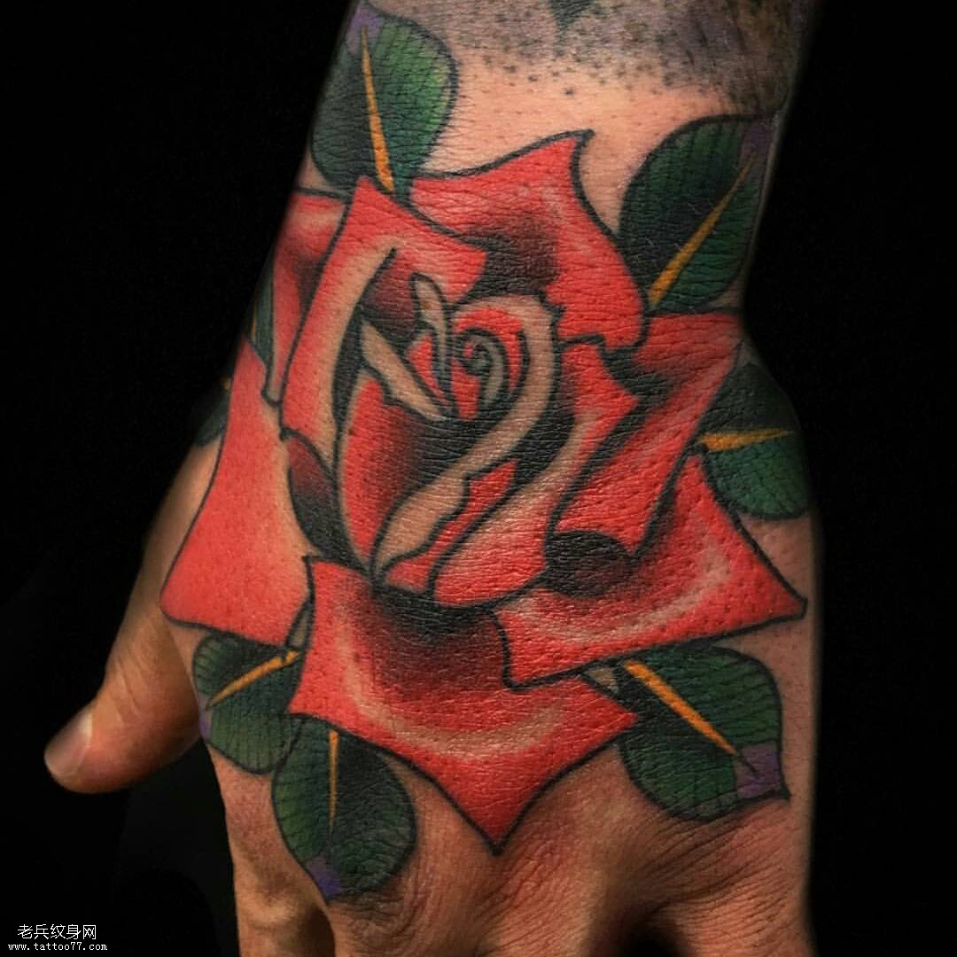 手背红玫瑰纹身图案
