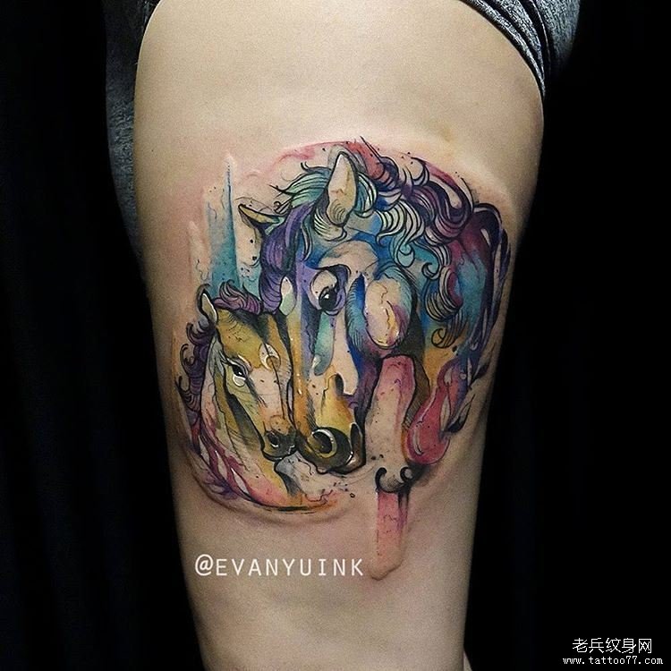 大腿水彩漂亮的马纹身图案