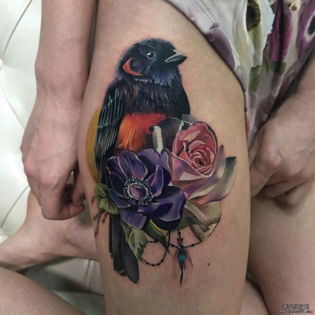 小腿鸟玫瑰花蕊彩绘写实纹身图案