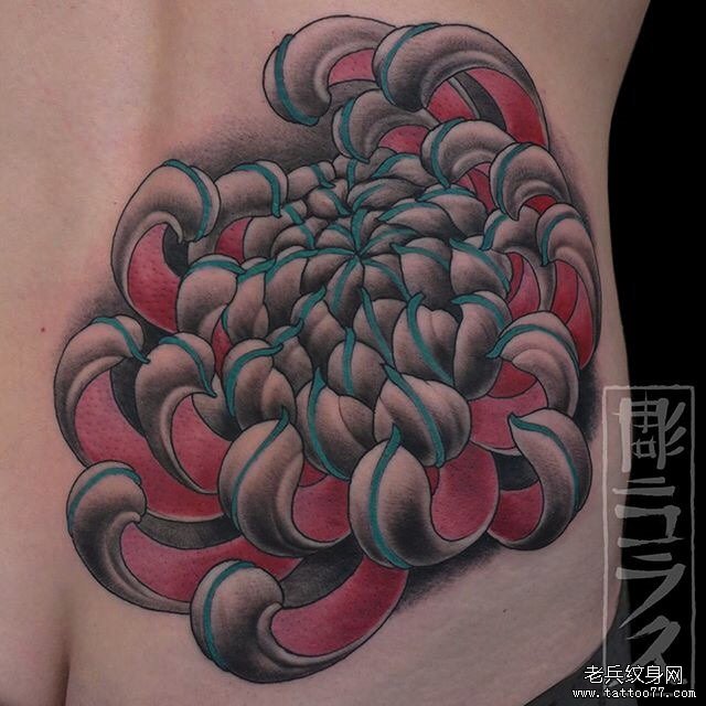 侧腰传统菊花彩绘纹身图案