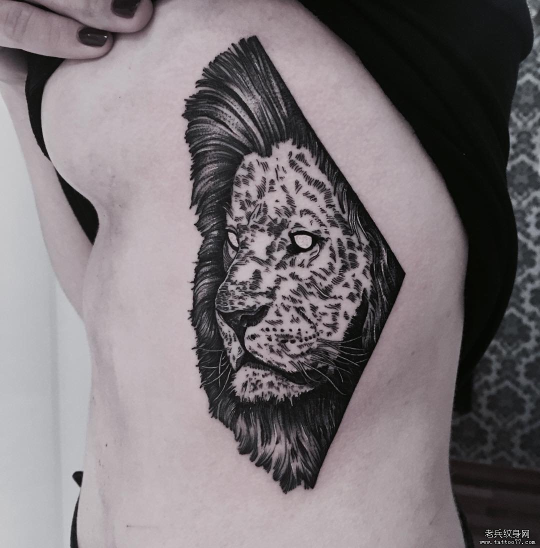 侧腰钢笔画狮子头部纹身图案
