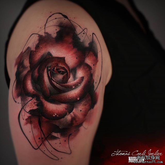大臂美丽的水墨玫瑰tattoo纹身图案