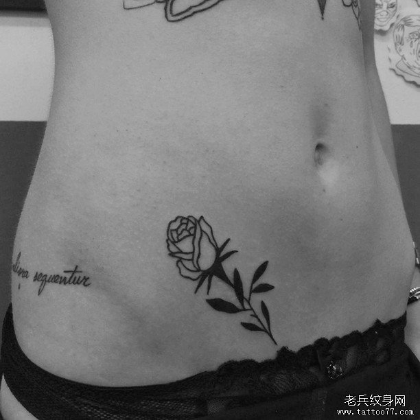 腹部简单线条一支玫瑰花纹身图案