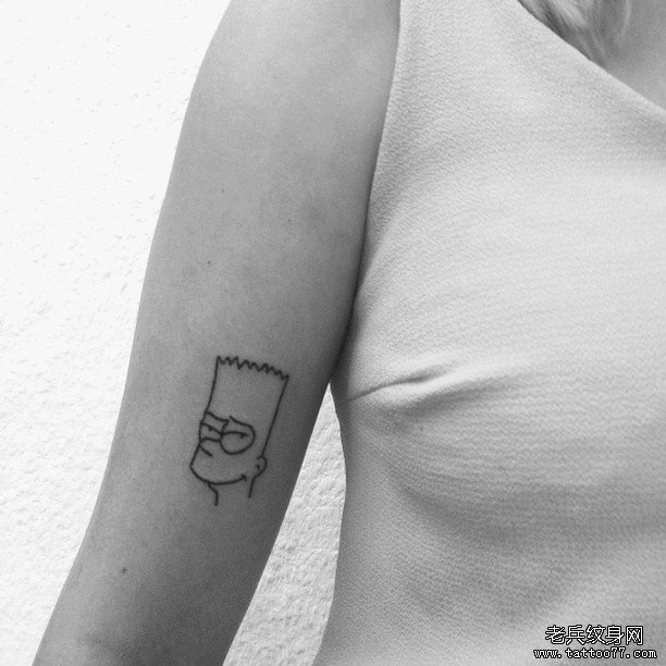 大臂史瑞克卡通头像简单线条纹身图案
