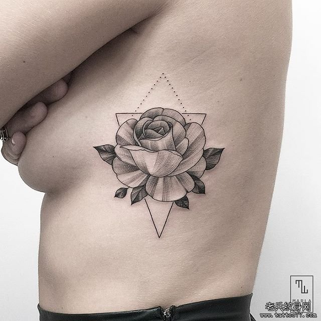 女性侧腰几何玫瑰纹身tattoo图案