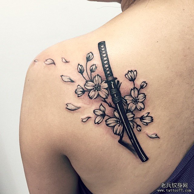 背部日式剑樱花tattoo纹身图案