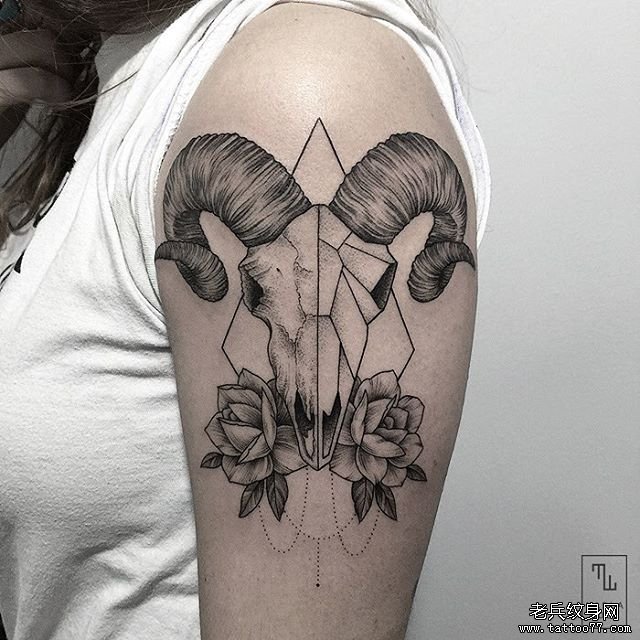 大臂羚羊几何花蕊tattoo纹身图案